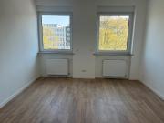 Großzügige, renovierte, helle fünf Zimmerwohnung WG geeignet