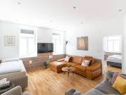 Großzügige Stadtwohnung im Altbau | sofort beziehbar