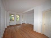 Großzügige teilsanierte 3 Zimmer Wohnung in der...