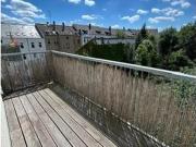 Großzügige und vermietete 2 Zi. mit Laminat, Balkon, EBK...