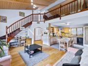 Geräumige Villa mit grosszügigen Volumen, mit Garage und...