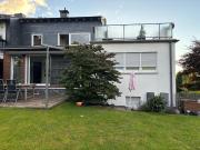 Großzügige Wohnung mit Garten & Pool in Zweifamilienhaus