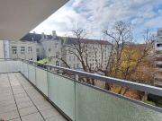 Großzügige Wohnung mit westseitigem Balkon, Garage und...