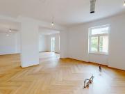 Großzügiger Altbau I 2 Balkone I Revitalisierte...