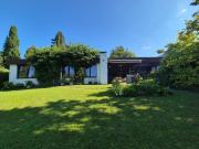 Großzügiger Bungalow mit Gebirgsblick und Außenpool im...