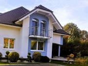 GROSSZÜGIGER FAMILIENHIT MIT GARTEN UND POOL