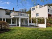 Grosszügiges 5.5 Zimmer Eckhaus mit herrlichem Garten