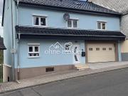 Großzügiges Doppelhaus, modernisiert und sofort...