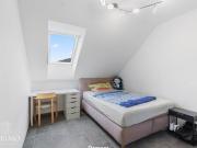 Großzügiges Ein bis Zweifamilienhaus mit Doppelgarage,...