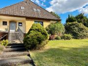 Großzügiges Einfamilienhaus in direkter Lage am Feld Wald