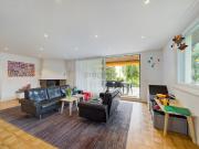 Grosszügiges Einfamilienhaus mit Garten und Kamin in...