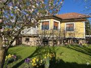 Großzügiges Einfamilienhaus mit Pool in sonniger...