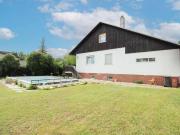 Großzügiges Einfamilienhaus samt Pool und einem...