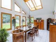 Großzügiges Familienhaus mit Einliegerwohnung, Garten &...