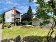 Großzügiges Familienhaus mit Pool und Garten in Toplage