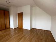 Großzügiges Haus mit Entwicklungspotenzial in...