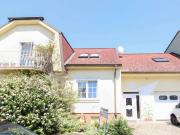 Großzügiges Haus mit großer Garage und schönem Garten !