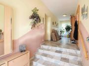 Großzügiges Haus mit großer Garage und schönem Garten !