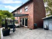 Großzügiges Reihenhaus mit Garten und Garage in...