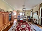 großzügiges Wohnhaus mit großem Garten und Schwimmteich