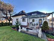 großzügiges Wohnhaus mit großen Garten und Schwimmteich