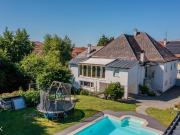 Großzügiges Wohnhaus mit Pool