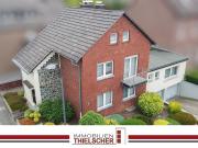 Großzügiges Zweifamilienhaus mit Balkon, Terrasse,...