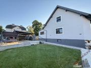 Großzügiges Zweifamilienhaus mit Garten, Poolplatz &...