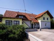 Großzügiges Zweifamilienhaus mit großem Garten in...