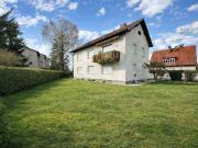 Großzügiges Zweifamilienhaus mit Potenzial in Bestlage...