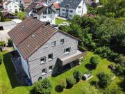 Großzügiges Zweifamilienhaus mit Traumgarten in...