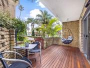 Ground Floor Garden Apartment 300m to Beach