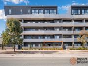 Ground Floor Luxury with Two Courtyards &  Resort...