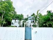 GROUND FLOOR UNIT CLOSE TO THE CITY!