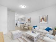 Ground Floor Unit Walking distance to Broadwater