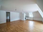 GRÜN | Dachgeschoss Wohnung mit Balkon