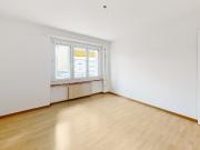 Grüne Umgebung, charmante Wohnung und Platz für das Auto