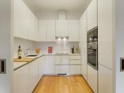 Gulbenkian central and luxury house with garden
