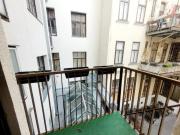 Gumpendorfer Straße: 3 Zimmer Stilaltbau mit Balkon