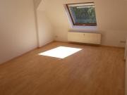 Günstige DG 3 Zimmer mit Laminat und Stellplatz in...