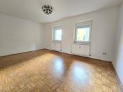 * * GÜNSTIGE WOHNUNG zum AUFHÜBSCHEN. 8 Radmin. zum...