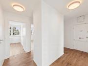 Günstiger Preis und frisch saniert: Elegante 3 Zimmer...