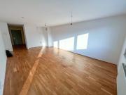 Gut geschnittene 2,5 Zimmer Wohnung mit neuer Küche mit...