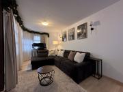 Gut geschnittene 2 Zimmer Wohnung mit Balkon und TG...