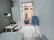 Hab 2 con terraza privada CALLE DE LA LUNA 16 Hab 2 con terraza privada CALLE DE LA LUNA 16