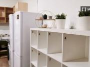 Habitación acogedora con amplio espacio de...