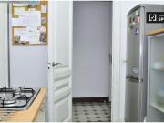 Habitación acogedora con balcón en piso compartido, Eixample