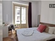 Habitación acogedora con balcón en un apartamento de 9...