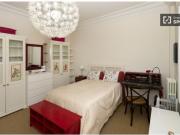 Habitación acogedora con calefacción en el piso...