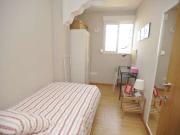 Habitación acogedora en el apartamento de 7 dormitorios...